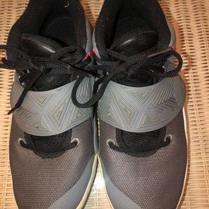 Nike basketball shoes Boys size 5.5 gray Kyrie Flytrap BQ5620-004